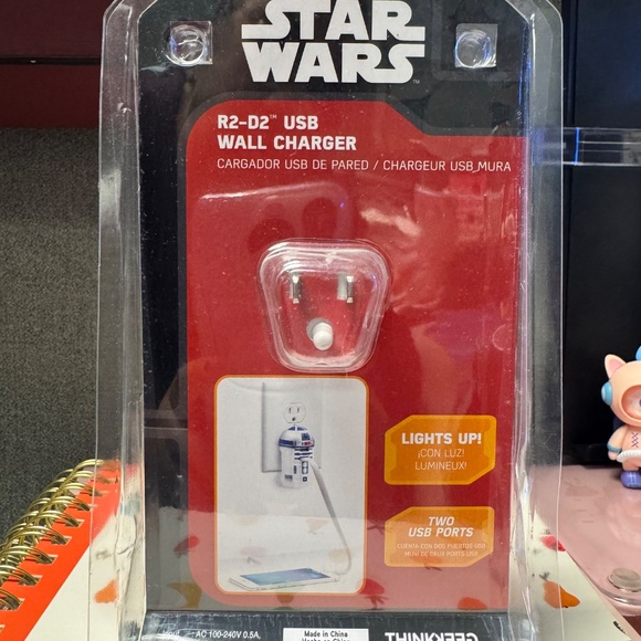 R2-D2 USB 2 Port Wall charger - Picture 2 of 2